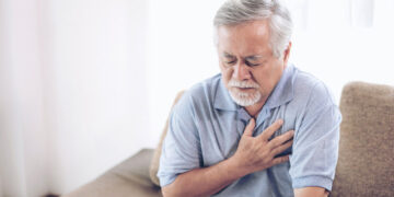 6 Gejala Serangan Jantung Yang Anda Perlu Tahu: Jangan Abaikan Gejala Ini!