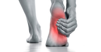 Nak Berjalan Tapi Tapak Kaki Sakit? Ini Antara Puncanya!