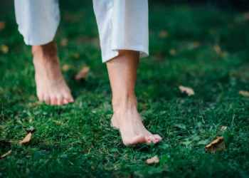 Pijak Tanah, Badan Sihat : Grounding Boleh Redakan Stress & Tingkatkan Tenaga