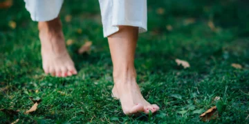 Pijak Tanah, Badan Sihat : Grounding Boleh Redakan Stress & Tingkatkan Tenaga