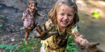 Main Tanah Bukan Kotor! Grounding Baik untuk Kanak-Kanak