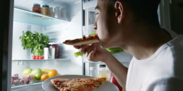 Nafsu Makan Berlebihan Waktu Malam? Ini Cara Atasinya