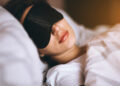 Tidur Pakai Contact Lens : Baca Ini Dulu Sebelum Menyesal