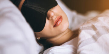 Tidur Pakai Contact Lens : Baca Ini Dulu Sebelum Menyesal