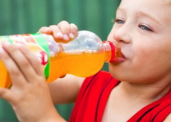 Bahaya Minuman Bergas untuk Kesihatan Kanak-Kanak