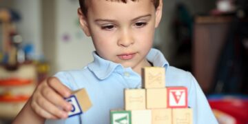 Tanda Anak Autism: Kenali Seawal Mungkin Sebelum Terlambat