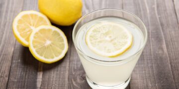 kebaikan minum air lemon