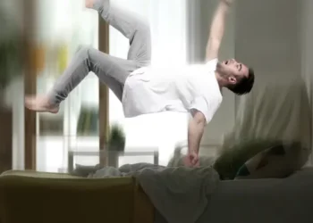 Hypnic Jerk: Punca & Cara Atasi Rasa Terjatuh Sewaktu Tidur