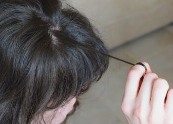 Asyik Cabut Rambut? Mungkin Anda Alami Trikotilomania!