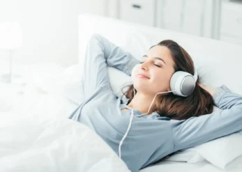 Adakah Mendengar Muzik Boleh Membantu Tidur Lebih Nyenyak?