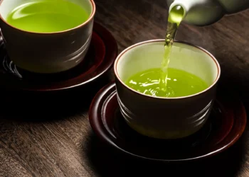 Metabolisme Boost Dengan Teh Hijau: Minum, Bakar, Kurus!