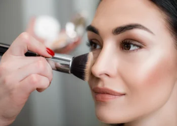 Rosak Ke Kulit Jika Pakai Make-up Setiap Hari?