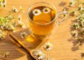 Teh Chamomile: Minuman Tenang untuk Tidur Lebih Lena