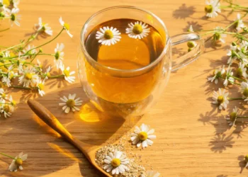 Teh Chamomile: Minuman Tenang untuk Tidur Lebih Lena