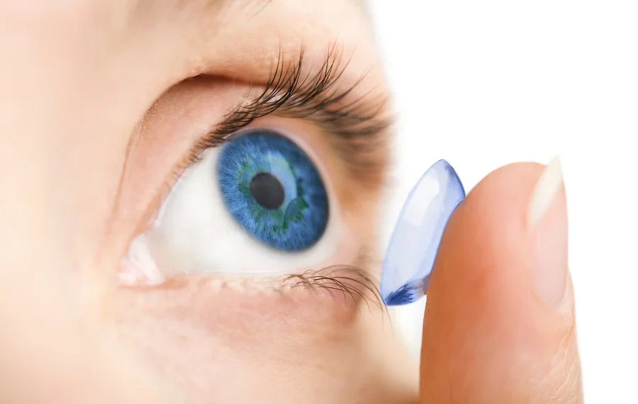 Tidur Dengan Contact Lens, Apa Risiko Sebenarnya?